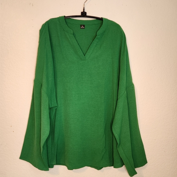 SHEIN Tops - NWOT‎ Shein Green V-Neck Long Sleeve Top, Size 2XL
